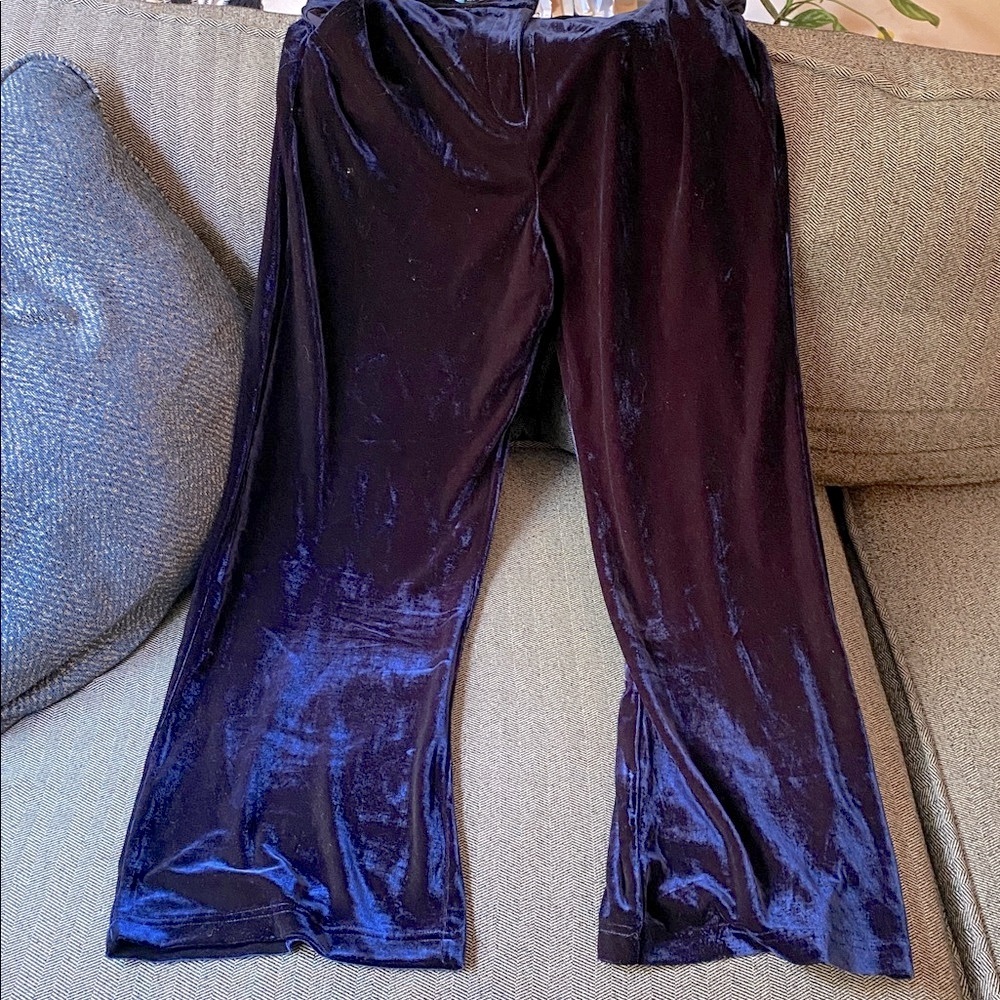Velvet Wide-Leg Pants in Deep navy